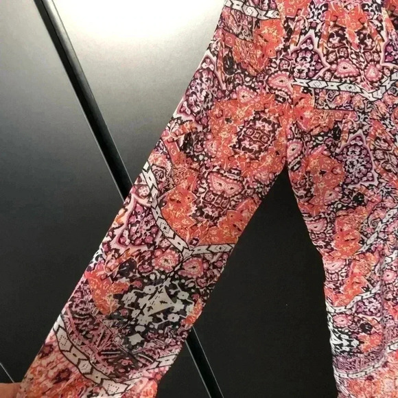 Band Of Gypsies Long Sleeve lightweight Romper, V-neck,tie waist,lined,pattern - Picture 3 of 9